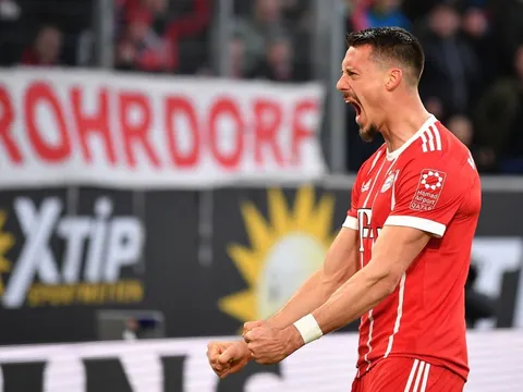 Tân binh tỏa sáng, Bayern vất vả vượt qua Wolfsburg