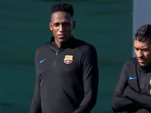 Tân binh Yerry Mina lặng im trên sân tập của Barcelona