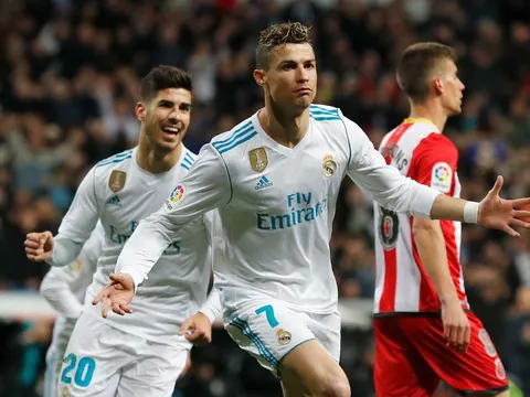 Ronaldo thách thức Messi: Cả thế giới ghen tị với CR7