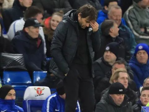 Chelsea khủng hoảng: Conte và vết xe đổ của Mourinho