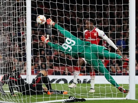 Thần tài Welbeck tỏa sáng, Arsenal chật vật vượt ải AC Milan