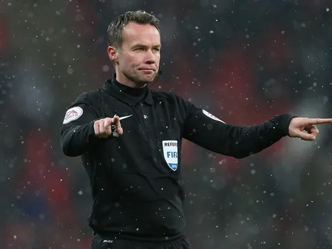 Thắng giòn giã Rochdale, Pochettino vẫn "cay" VAR