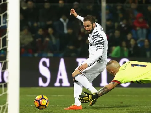 Thắng nhẹ Crotone, Juventus tái thiết lịch sử