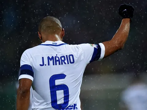 Thắng nhọc Palermo, Inter soán ngôi Milan