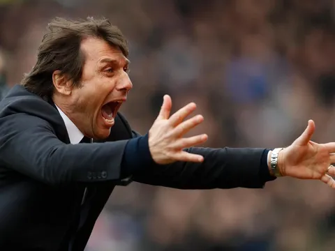 Thắng nhọc Stoke, Conte lại lập kỷ lục