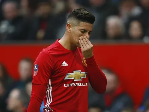 Thắng to nhưng Mourinho vẫn lo về tình hình của Rojo