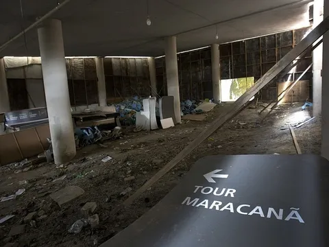 'Thánh địa' Maracana hoang tàn sau Olympic 2016