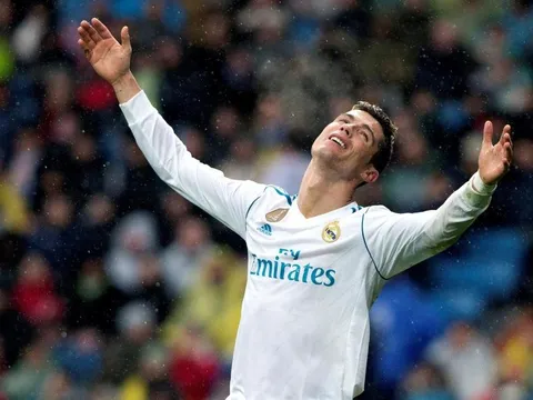 Thất vọng vì Real "hứa lèo", Ronaldo muốn trở lại Man United?