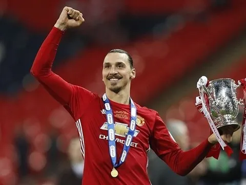 Thế giới bóng đá ngả mũ trước 'siêu nhân' Zlatan Ibrahimovic