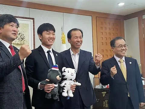 Thống đốc tỉnh Gangwon nhận Xuân Trường làm cháu nuôi