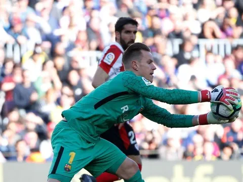 Thủ môn của Barca trên đường lập kỷ lục