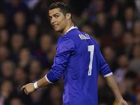 Thua đau Valencia, Ronaldo có hành động không ngờ