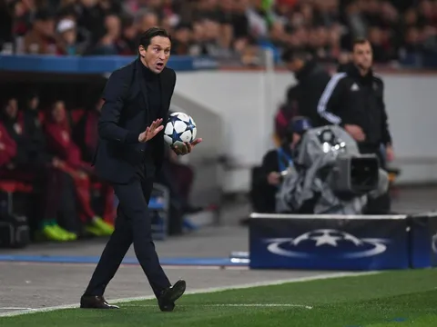 Thua Dortmund tan nát, thầy Chicharito bị 'trảm'