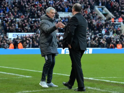 Thua Newcastle, Mourinho kéo dài cơn ác mộng mang tên Benitez