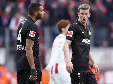 Thua sốc đội bét bảng, Leverkusen bị đá khỏi top 4