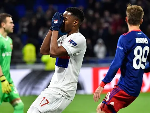 Thua sốc trên sân nhà, Lyon ngậm ngùi chia tay Europa League
