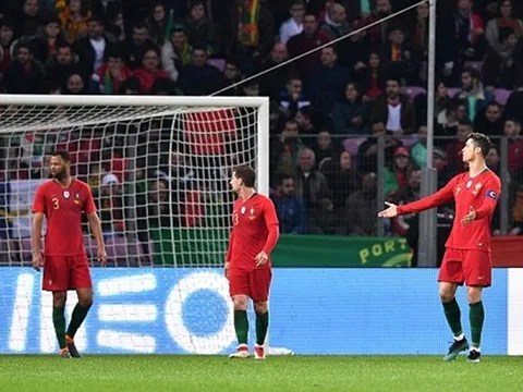 Thua sốc trước Hà Lan, Ronaldo trút giận lên đồng đội