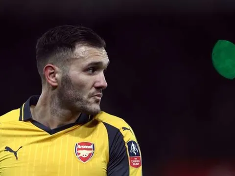 Thua sốc West Brom, Arsenal còn nhận hung tin từ Lucas Perez