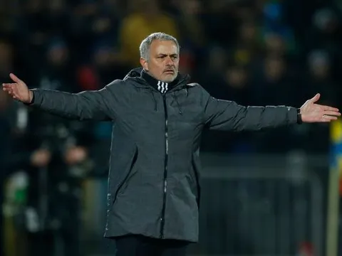 TIẾT LỘ: Điều khó khăn nhất của Mourinho ở M.U