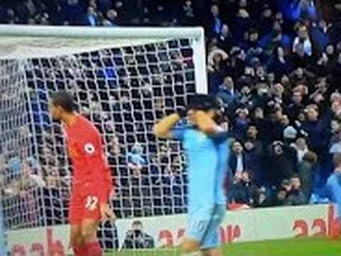 Tình huống Aguero ôm đầu vì bắt volley quá tệ