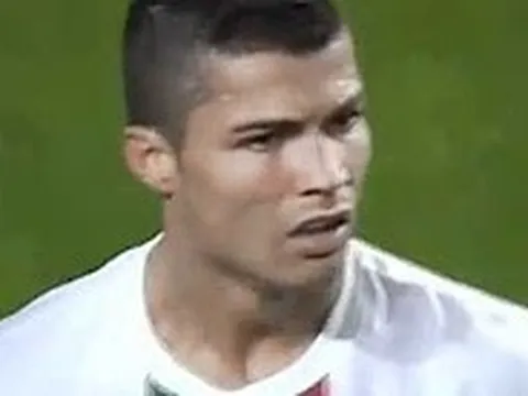 Tình huống 'cướp bàn thắng' để đời của Nani với Ronaldo