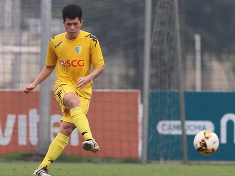 Cầu thủ U23 Việt Nam xin được 'xuống mặt đất'