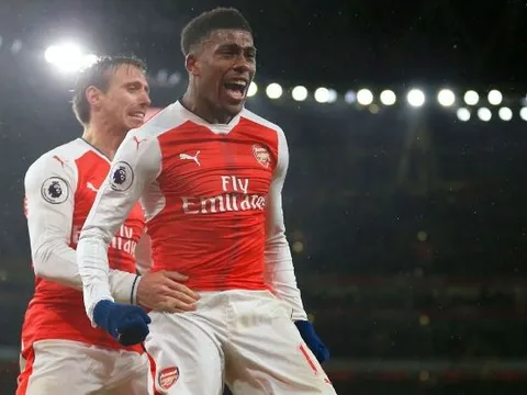 Toả sáng ở vai trò mới, Iwobi vẫn chưa làm Wenger hài lòng
