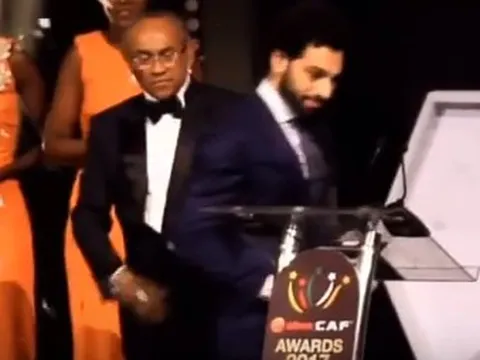 Toàn cảnh Mohamed Salah lên nhận giải cầu thủ xuất sắc nhất Châu Phi