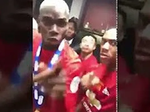 Toàn cảnh phòng thay đồ của Man Utd sau khi hạ gục Southampton