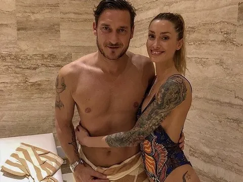 Totti bị bắt gặp đi spa cùng hotgirl xăm trổ