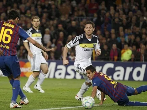 Trận cầu kinh điển: Barcelona 2-2 Chelsea (2011/12)
