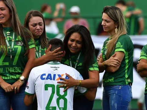 Trận đầu tiên của Chapecoense sau thảm kịch rơi máy bay tràn đầy nước mắt