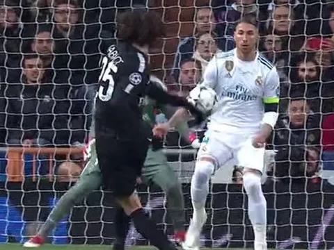 Tranh cãi xung quanh tình huống PSG bị thổi phạt đền