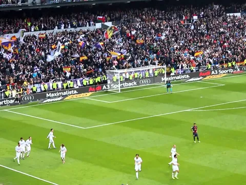 Trêu ngươi Real, Barcelona muốn đá CK cúp Nhà Vua tại Bernabeu