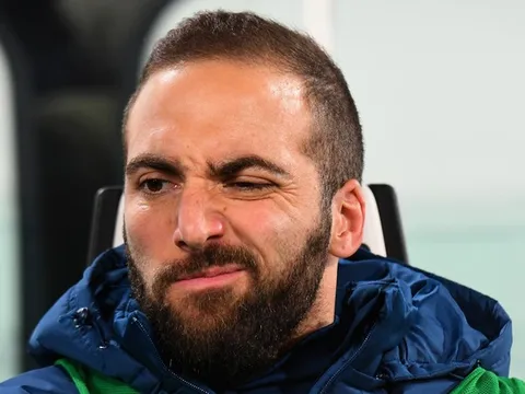 'Trốn' Juventus, Higuain lấn sân bóng đá phủi