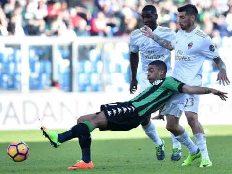 Trọng tài tặng 3 điểm cho Milan, Inter thua muối mặt trước Roma