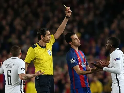 Trọng tài bị nghi 'giúp Barca' nhận phán quyết bất ngờ