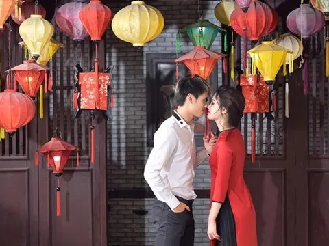 Trung vệ ĐTVN đón xuân bên bạn gái dễ thương
