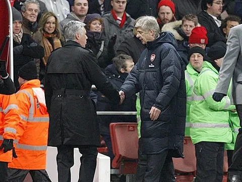 Trước đại chiến, Ancelotti thấy xót thương cho Wenger