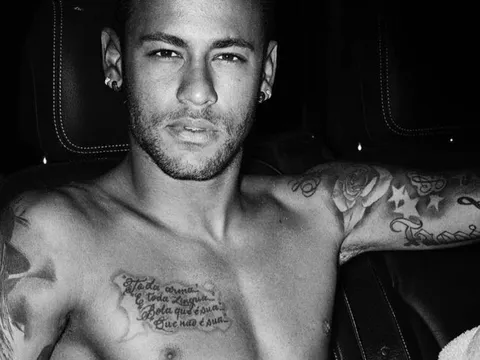 Trước đại chiến với Real, Neymar lại gây bão