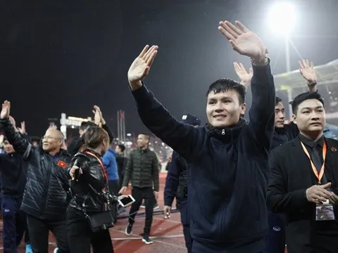 U23 Việt Nam trở về: Những người hùng khổ vì được... yêu!