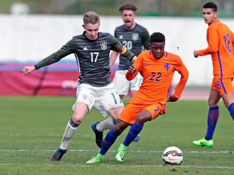 Từ Hà Lan, Ajax gửi tin vui cho thành Manchester