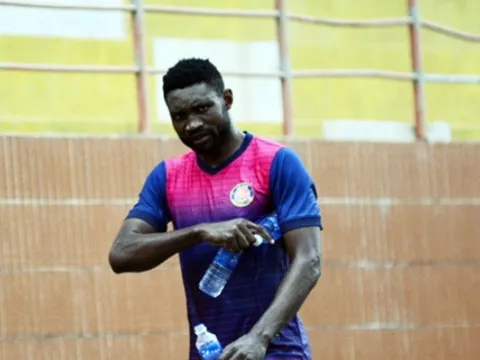 Từ vụ Nsi đến trò 'đi đêm' của các CLB Premier League