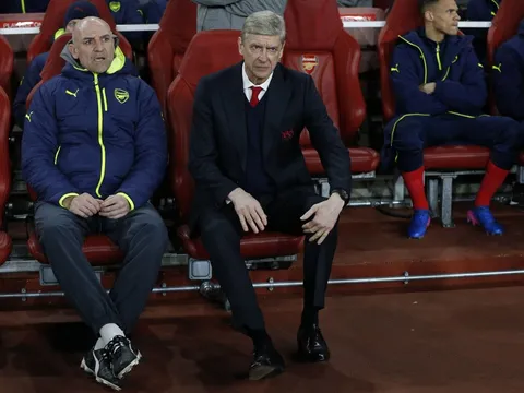 Tương lai Wenger: Vẫn rối như tơ vò