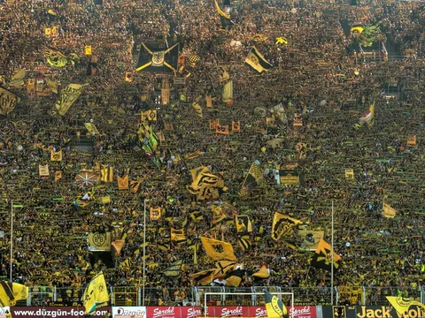 Dortmund: Khi “Bức tường vàng” sụp đổ