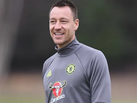 Tuyên bố 'vô dụng', nhưng Terry vẫn vui vẻ tập luyện cùng Chelsea