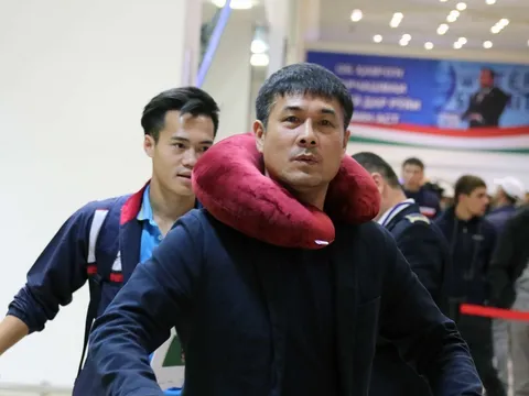 Tuyển Việt Nam bỏ bữa sáng để ngủ bù khi tới Tajikistan