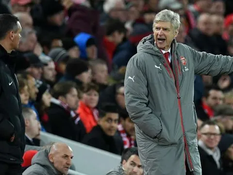 Tuyệt vọng, Wenger trút giận lên đầu trọng tài chính