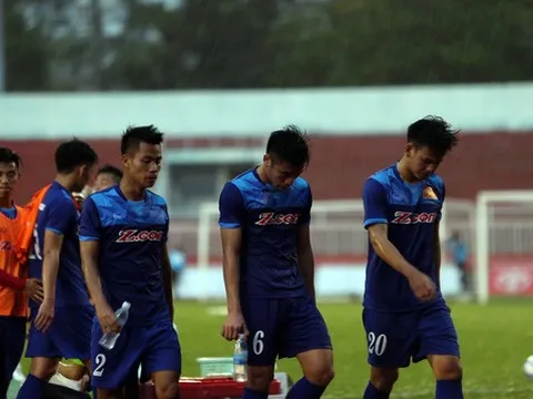 U23 Việt Nam kết thúc sớm buổi tập do mưa