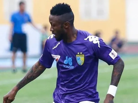 Hoàng Vũ Samson cán mốc 130 bàn tại V.League
